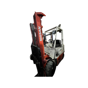 MONTACARGAS NISSAN 3000 LBS